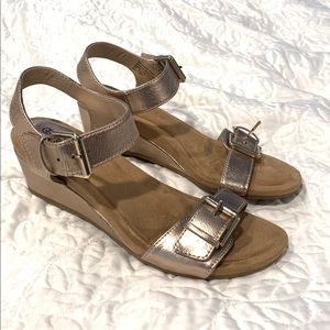 Gianni Bernini Gold Sandals size 8. Excellent